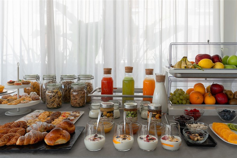 Hotel Medinblu colazione foto principale